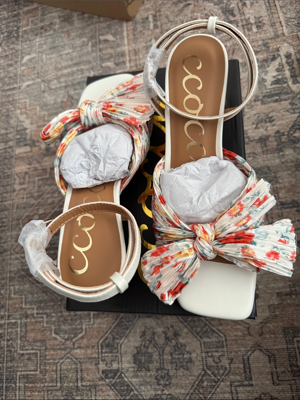 CCOCCI White Floral Bow Ankle-Strap Sandals